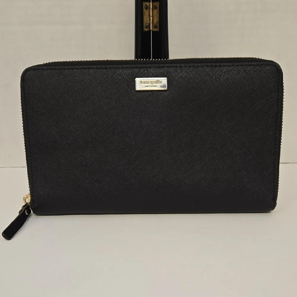 Kate Spade Black Leather Zip Around Wallet/Clutch EUC 8.5